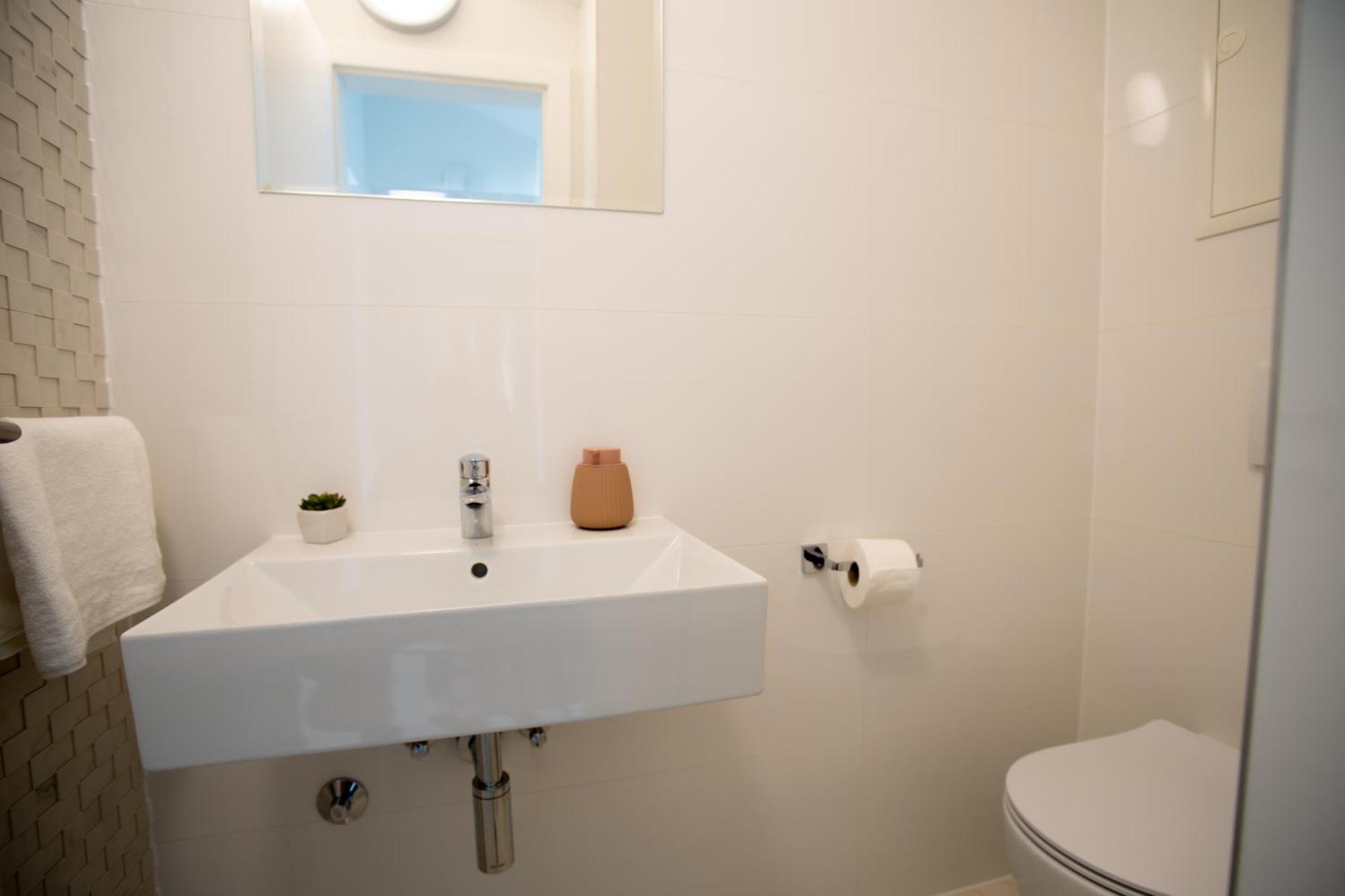 Apartment Antun - Adriatic Coast Retreat Блаце Екстериор снимка