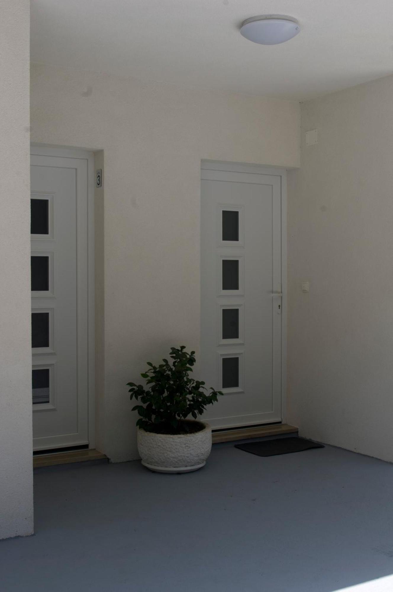 Apartment Antun - Adriatic Coast Retreat Блаце Стая снимка