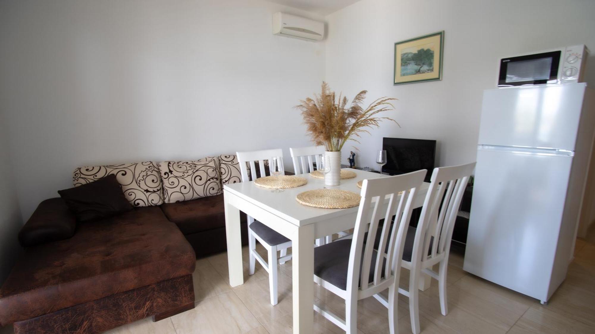 Apartment Antun - Adriatic Coast Retreat Блаце Стая снимка